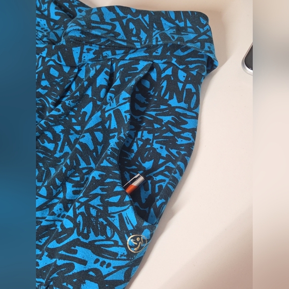 "I WANT MY ZUMBA" CROPPED HAREM "SPICY" DANCE PANTS SMALL BLUE BLACK GRAFFITI - Picture 9 of 10
